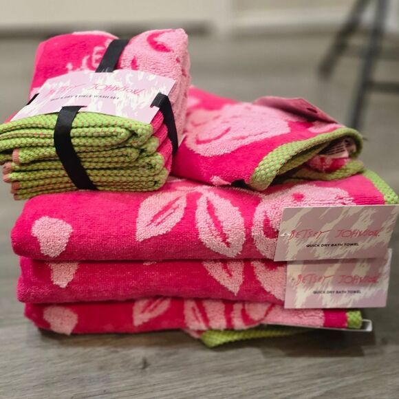 Betsey Johnson XOX Cherries Bath Towel Set - Picture 6 of 9